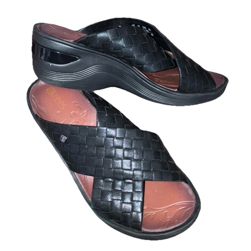 BZees Women's Dusty Slide Strap X Cross Over Basket Weave Black Sandals 7.5